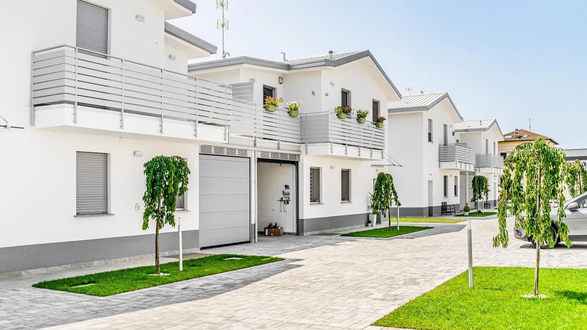 Luxury Villa - Exclusive Property With Private Box Milan Italy