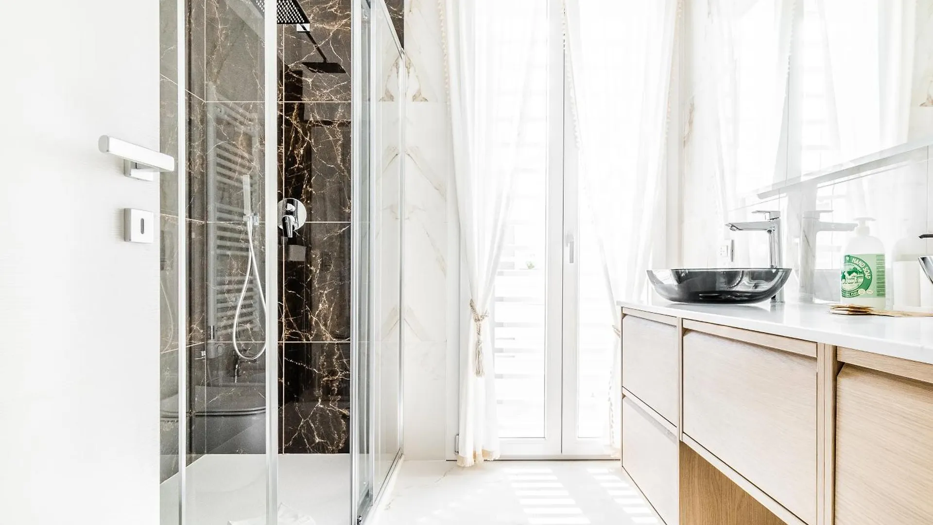 Luxury Villa - Exclusive Property With Private Box Milano